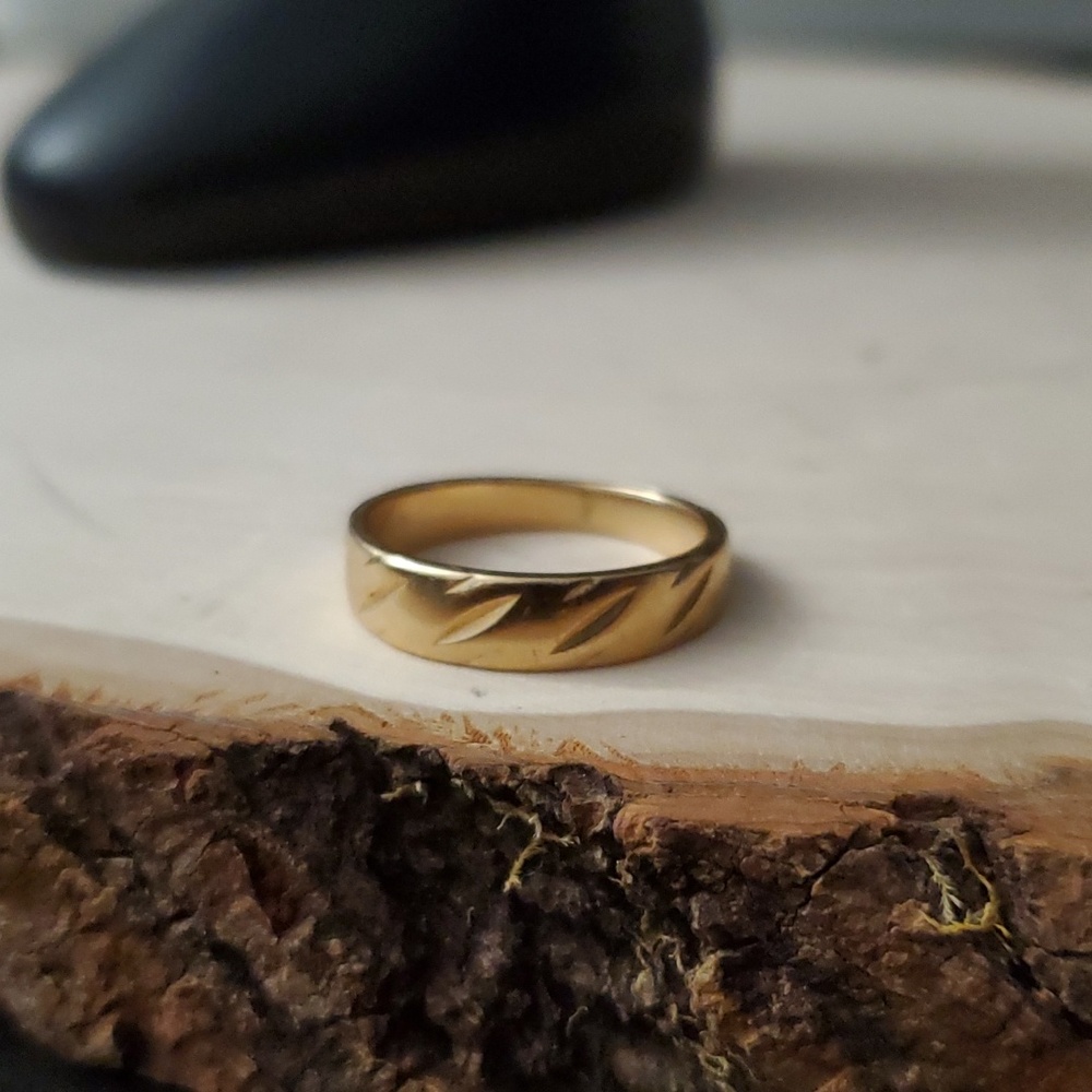 14K Gold Solid Minimalist Sturdy Wedding Ring - Picture 4 of 8